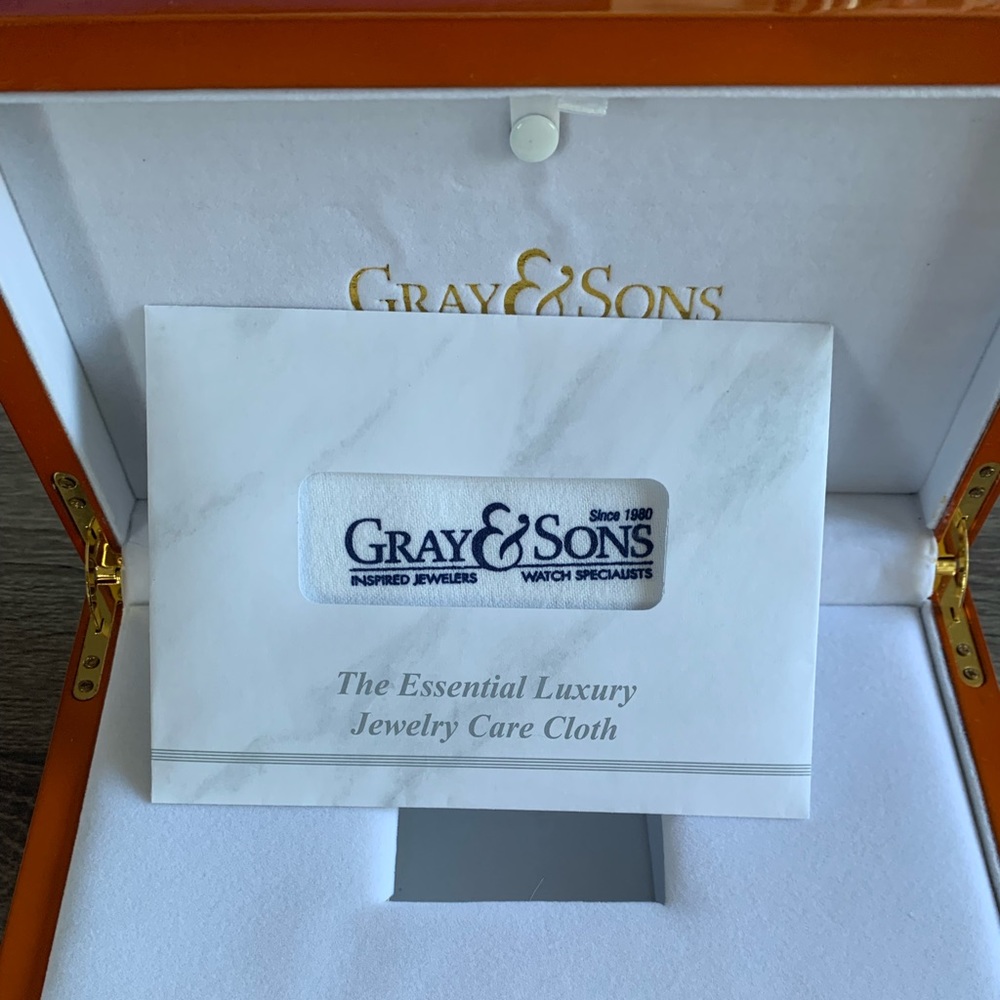 ❌❌SOLD❌❌ Gray & Sons watch box with cleaning cloth - Picture 4 of 15